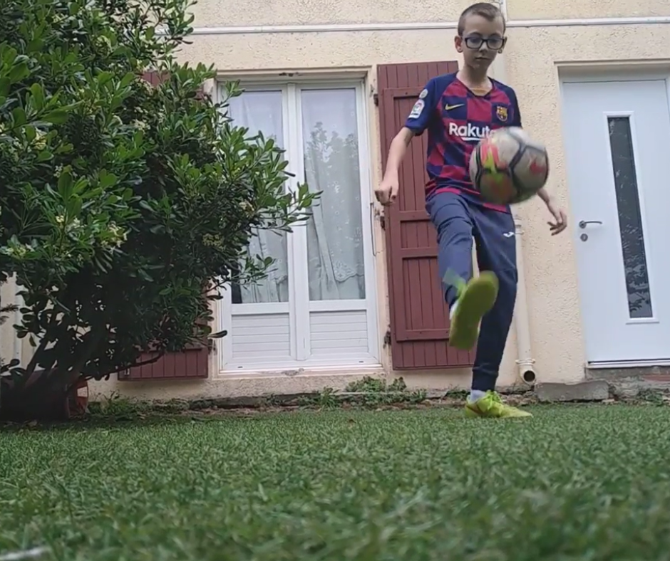 gazon synthétique enfant football trampoline