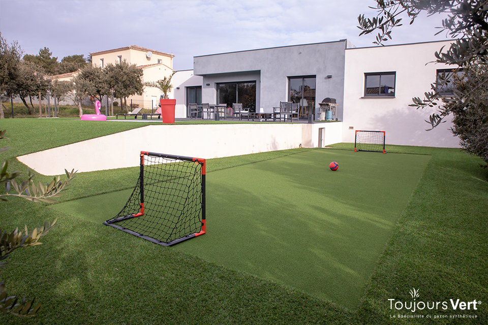 Gazon-sportif-terrain-de-sport-parliculier