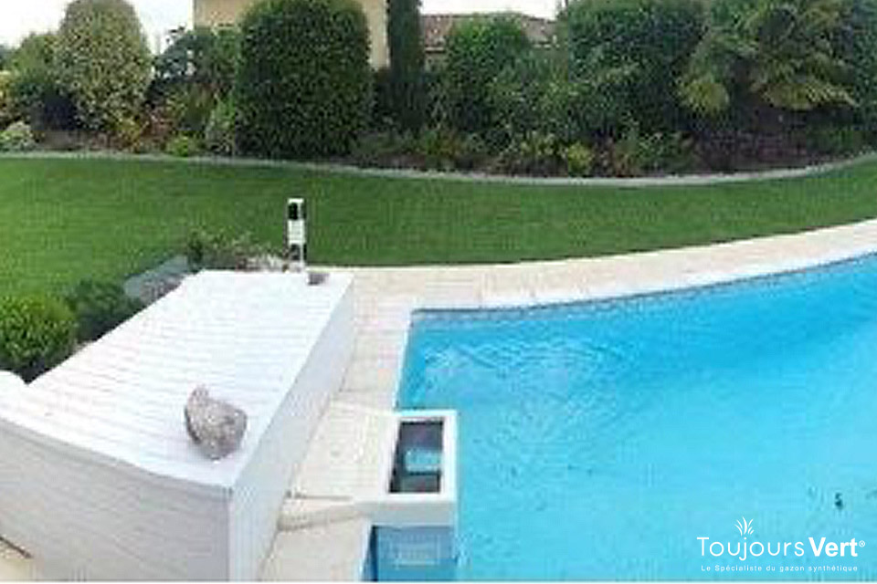 Réalisation en pelouse artificielle au milieu des vignes à GLEIZE