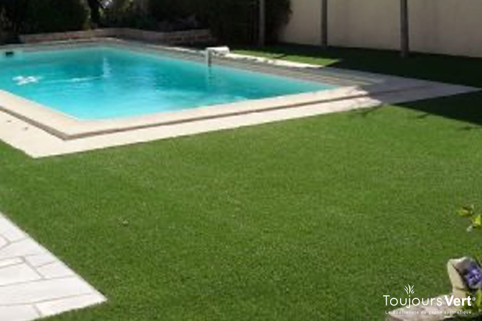 Tour de piscine en gazon synthétique Réality Toujours Vert à Castelsarrazin